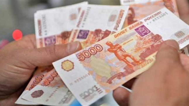 الروبل يخسر 50% من قيمته منذ بداية 2022