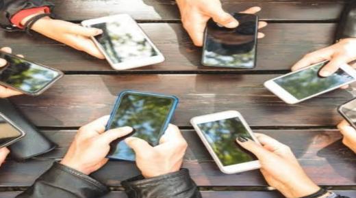 الاستهلاك السنوي للهواتف الذكية للفرد تعدى ٣٢٥ دولار