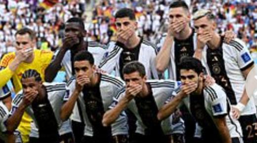 لم يرغب جميع نجوم ألمانيا باستثناء اثنين في تقديم احتجاج على أرض الملعب في كأس العالم