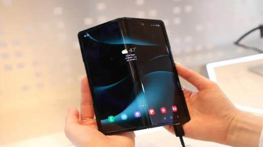تعرض Samsung Display مفصلة هاتف قابلة للطي يمكنها الدوران 360 درجة