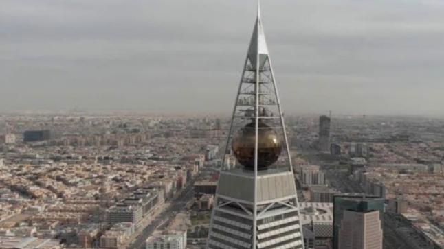 الهمت مساجد الطرقات المهملة احد السعوديين لصياغة اعمال فنية