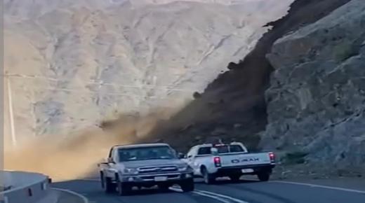 انهيارات جبلية تحدث على طريق مركز الجبل الأسود في جازان
