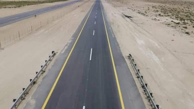 النقل تستمر بأعمالها على طريق أبو حدرية بالمنطقة الشرقية